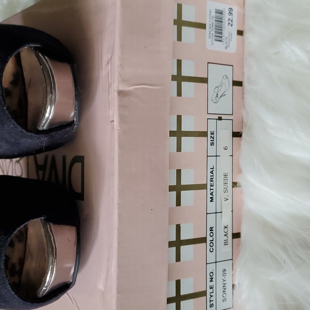 DIVA Lounge T-strap studded platform heels - Picture 15 of 16